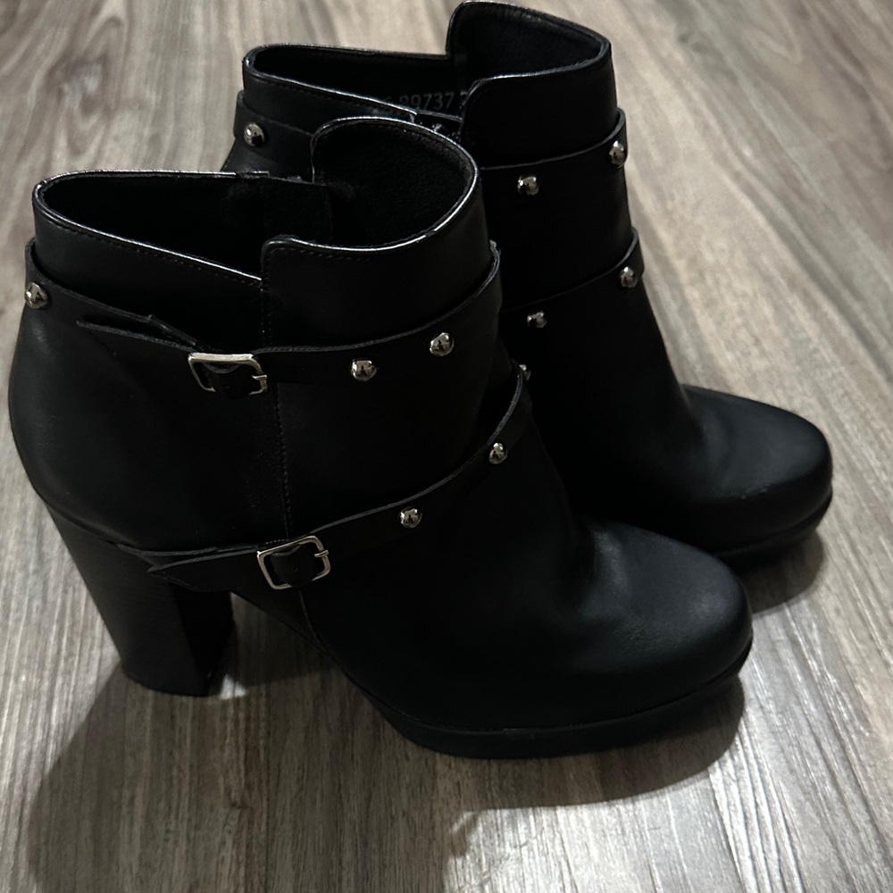 ANDREA FENZI Black Heeled Boots - Picture 4 of 11